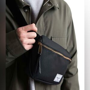 Herschel Supply Fifteen Hip Pack Crossbody Bag Fanny Pack Satchel Sling Black